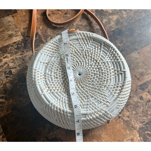 Round Wicker Star Bag with Floral Interior - Picture 10 of 11